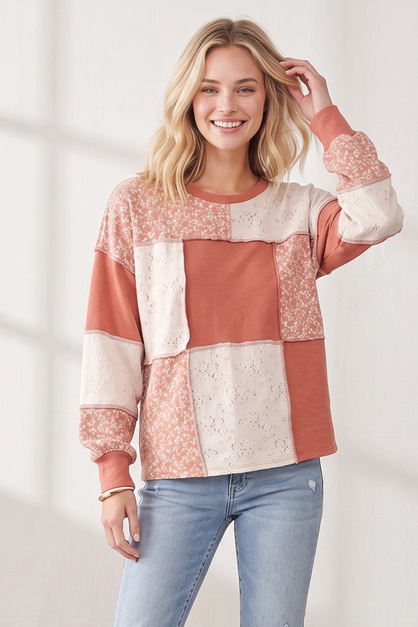T6510XL / 7th Ray<br/>PLUS CONTRAST PATCHWORK FLORAL SWEATER TOP