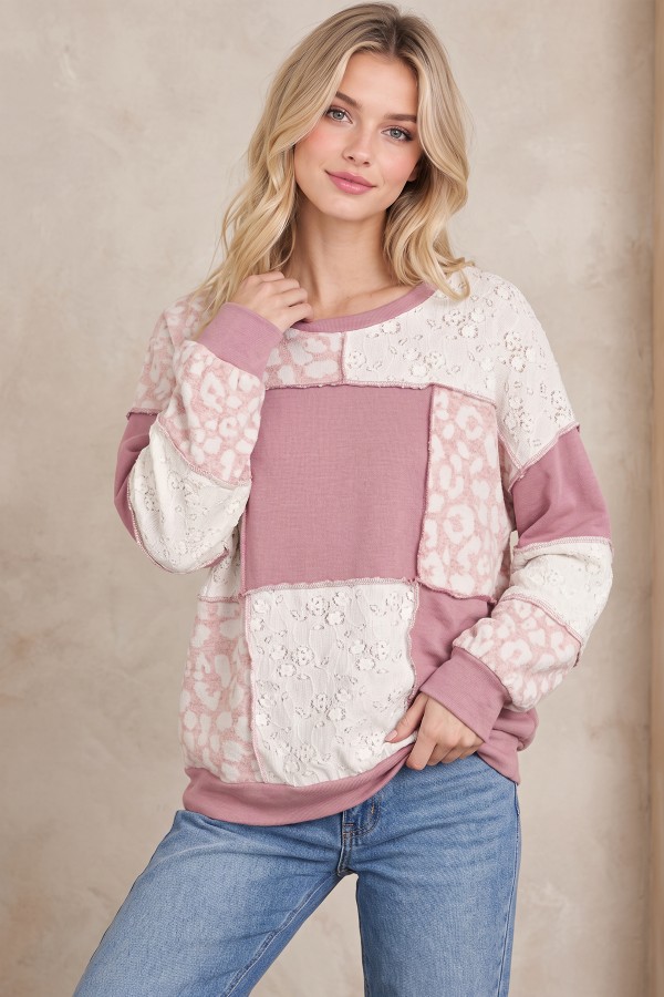 T6538 / 7th Ray<br/>PATCHWORK FLORAL AND LACE CONTRAST TOP