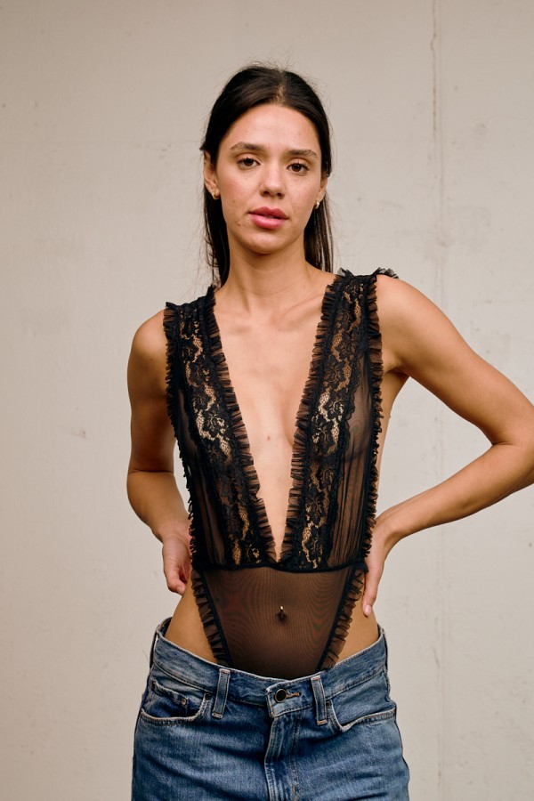 10906 / ANWND<br/>Lace Deep V Bodysuit